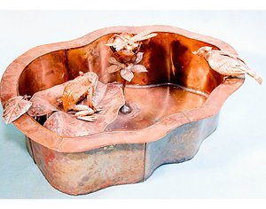 Пруд декоративный с лягушкой, птицей, стрекозой